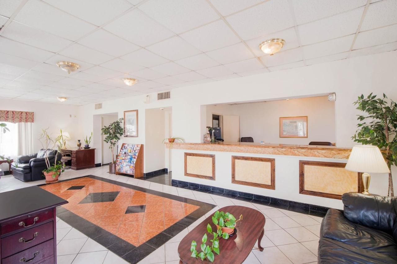 Hotel O Houston East Channelview I-10 Exterior foto