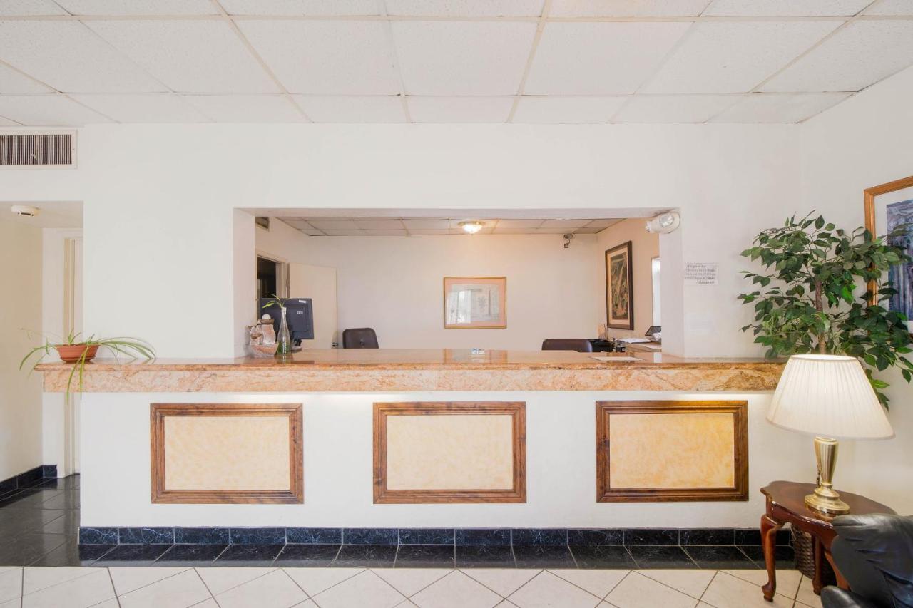 Hotel O Houston East Channelview I-10 Exterior foto